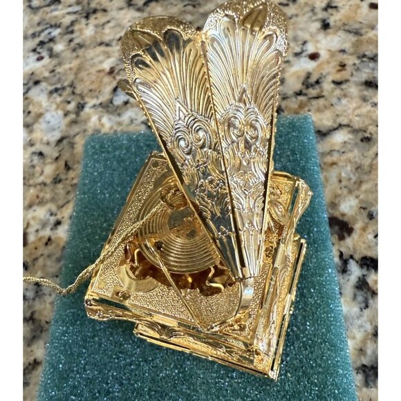 Baldwin Brass & Gold Vintage Gramophone W/Intricate 3D Design - Picture 3 of 13